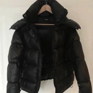 Bikbok jacka - Populära jacka ifrån förra året. Luvan medkommer inte.