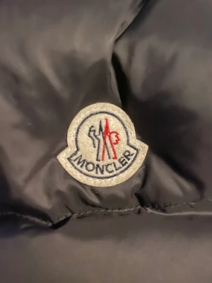 Moncler byxor  - Moncler byxor mycket snygga. För små för mig. Bra skik. 