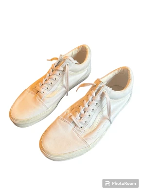Vans skor  - Vans skor  Cond- 8/10  Om ni har några frågor så är det bara att medela mig 