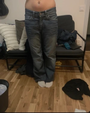 Ecko Jeans - Blå-gråa jeans av märket Ecko. Köpte här på plick för ett tag sedan. PRIS KAN DISKUTERAS !!