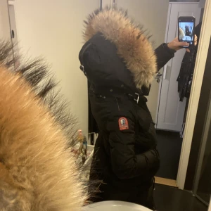 Parajumper dam longbear - Svart storlek xxs. Jättefint skick. Hämtas i Malmö eller fraktas. Skriv för fler bilder. Pris kan diskuteras  