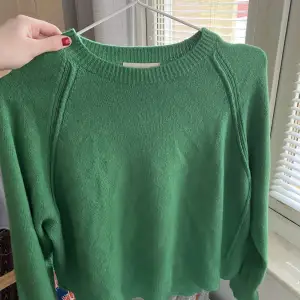 Fin grön stickad tröja från Alexandre Laurent! Använd ett par gånger bara. Storlek XS/S💚