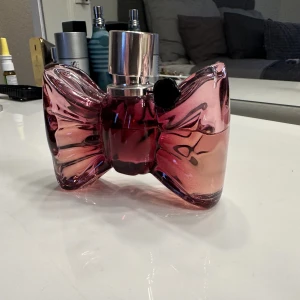 Parfym Viktor o Rolf bonbon - Bonbon ca 35-40ml kvar av 50, se bild 