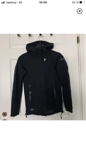 Peak performance  - Tunn jacka från peak performance strl xs Den är gråsvart