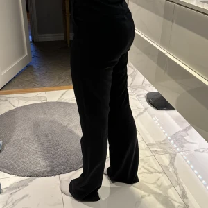 Högmidjad kostymbyxa  - Högmidjad kostymbyxa 