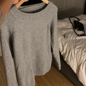 Stickad tröja  - En supermysig stickad tröja🩶