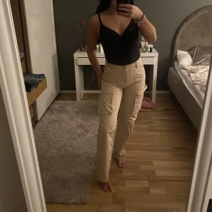 Byxor från bershka - Säljer dessa då jag aldrig haft någon användning för dom! Sitter superfint