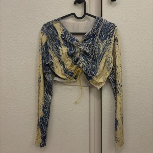 festlig topp :-) - från shein… går att justera snörningen, sköna färger, använd typ 2 gånger :-)