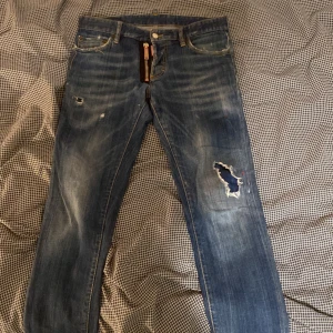 Dsquared2 jeans  - Dsquared2 jeans storlek 30 bredd 32 längd 