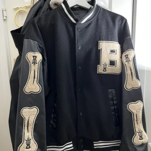 Aelfric eden jacka  - Aelfric eden jacka i bra skick. Skriv för frågor. 