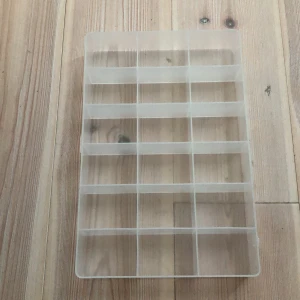 Förvaringslåda - En förvaringslåda med många fack, kan användas till mycket bra💕