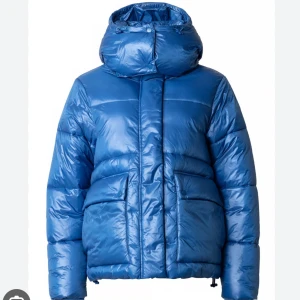 Pufferjacka indiska ENDAST BUD - Säljer denna fina jackan från indiska🩷 (slutsåld), använd i 2-3 månader. Skriv privat för fler bilder