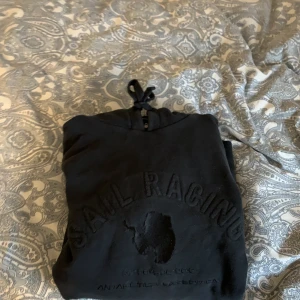 Sail racing - Bekväm Hoodie från sail racing, använd några gånger men fortfarande i fint skick