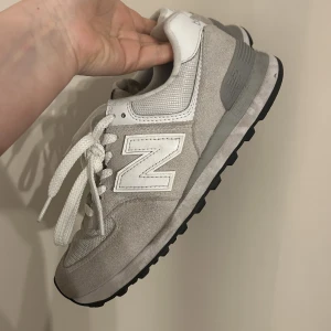 New balance 574 - New balans sneakers, använda men i gott skick. I modell 574, i storlek 40 