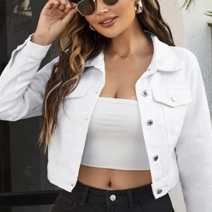 Jacka - Säljer denna vita fina jacka aldrig använd köpt för 280kr säljer för 200kr 