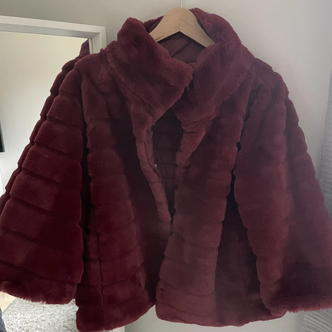 Mörkröd trekvartsärmad Jacka