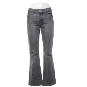 Snygga grå midwaist bootcut jeans, stl är ungifär en 36/27 i midjan och en 34 i längden. Skriv vid frågor!💕