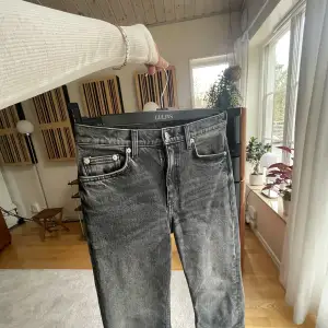 Gråa arket jeans i storlek S   Köpare står för frakten 💕