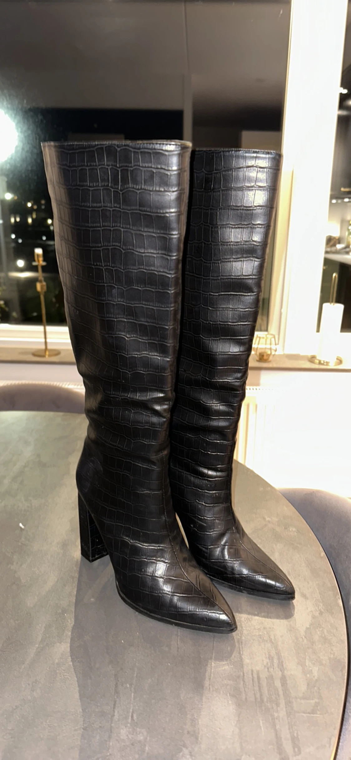 Krokodilmönstrade stövlar med klack - 90