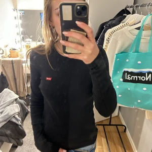 Levis tröja - Aldrig använd, säljer för den inte kommer till användning🩷