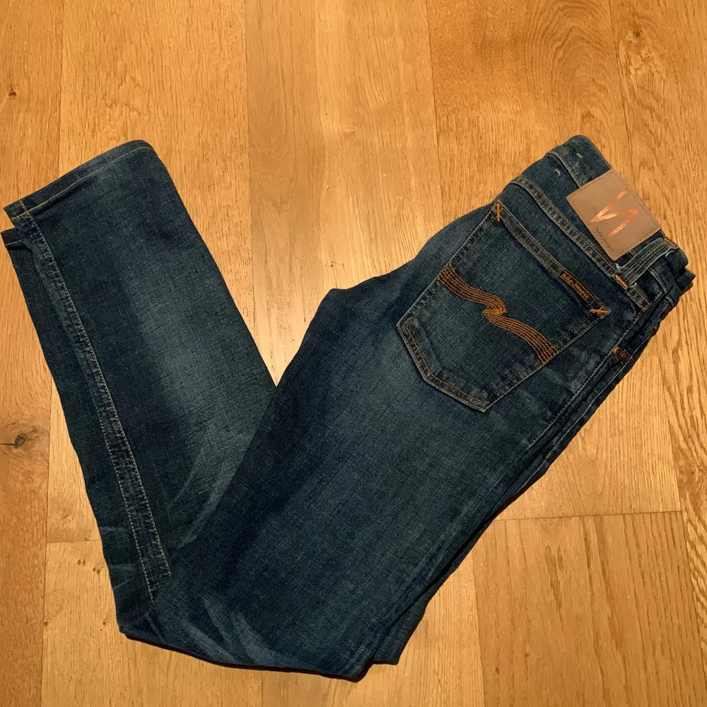 Säljer mina Nudie jeans i modellen long john / lite slimmade. Dom är i storleken W27 L32. Dom är i toppen skick utan några skråmor.. Jeans & Byxor.