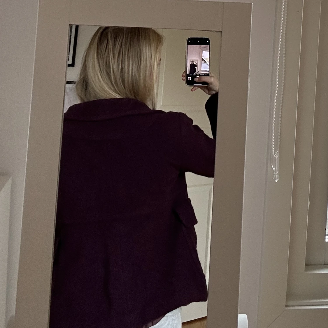 Vinröd kort kappa - 91