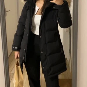 Hollies Subway jacka  - Fläckfri och felfri Hollies Subway jacka i storlek 34. Pälsen är jättefin och fluffig 