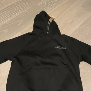 Essentials hoodie - Helt ny i storlek S Priset kan diskuteras 