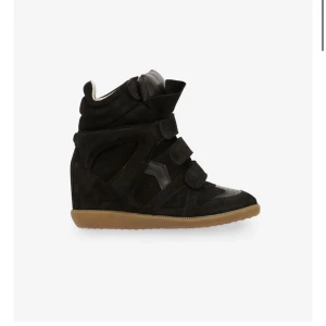 isabel marant skor - Säljer mina snygga isabel marant skor som är använda ett fåtal gånger. Säljer dom då jag använder dom sällan!☺️