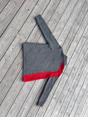 Tröja Hugo Boss - Äldre Bosströja knappt använd i mycket fint skick Nypris för 15 år sedan var över 3000dkk