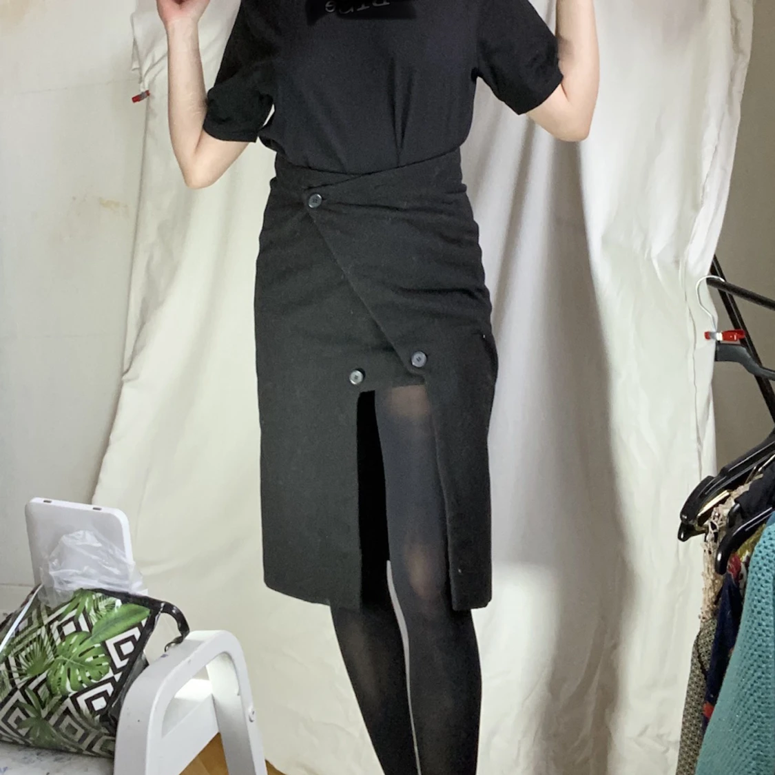 Asymmetrisk kjol med knappar 