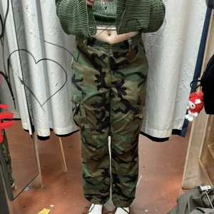 Cargobyxor - Köpta på beyondretro men bara använda en gång då jag tyckte de var lite för korta på mig som är 176 cm.