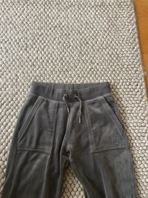 Juicy couture mjukis - As snygga o populära juicy couture mjukis i strl xxs. Superbra skick, nypris 1200