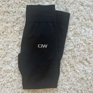 ICIW Tights  - Svarta ICIW Tights som är sparsamt använda då dom är för små för mig