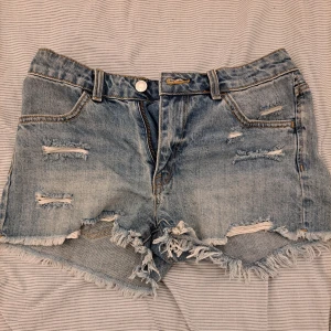Shorts  - Shorts regular waist. Aldrig använda