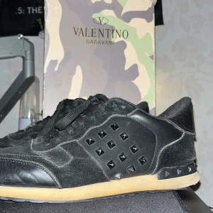 Valentino - Slitna men mycket mer att ge  Ny pris 6000 mitt 630 :inte hugget i sten 