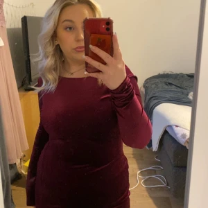 Klänning  - Sammet klänning midi, vinröd jätte fin till tex jul