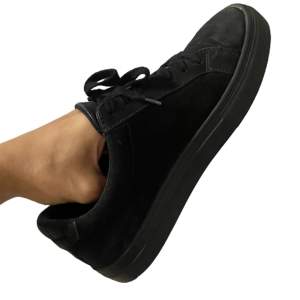 Som rubriken lyder👞 Stiliga, svarta skor från vagabond i mocka. Endast använda fåtal gånger under bra väderförhållanden🌤️  Nypris: 1299kr.