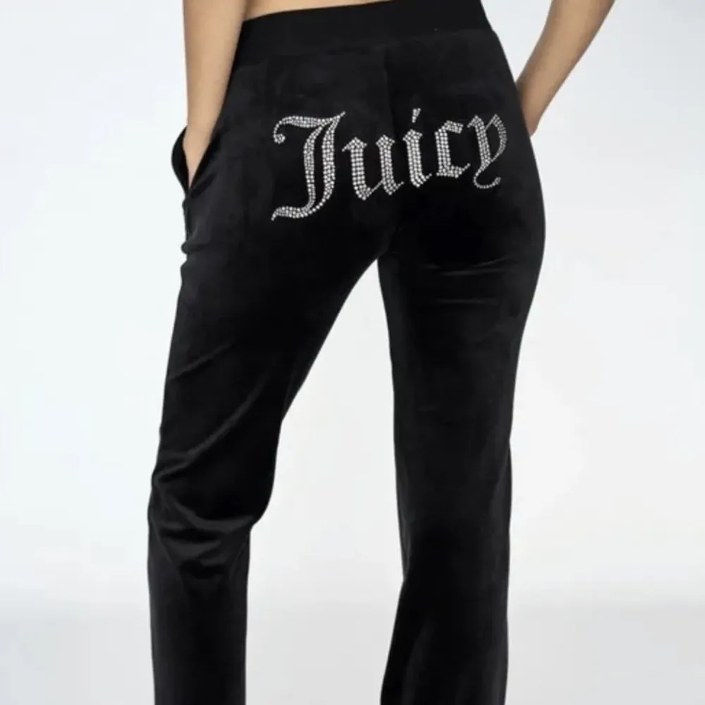 Juicy byxor med text. Jeans & Byxor.