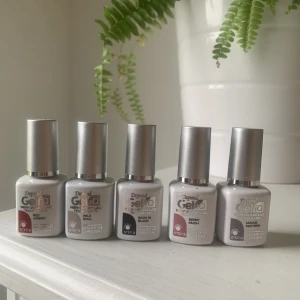 Depend gel iQ - Nagellack från hel iQ serien. Aldrig testade eller testad en gång. 50kr styck💕 Red carpet såld ❌