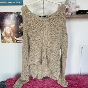 Stickad tröja - Stickad tröja från Gina tricot, köpt second hand. 