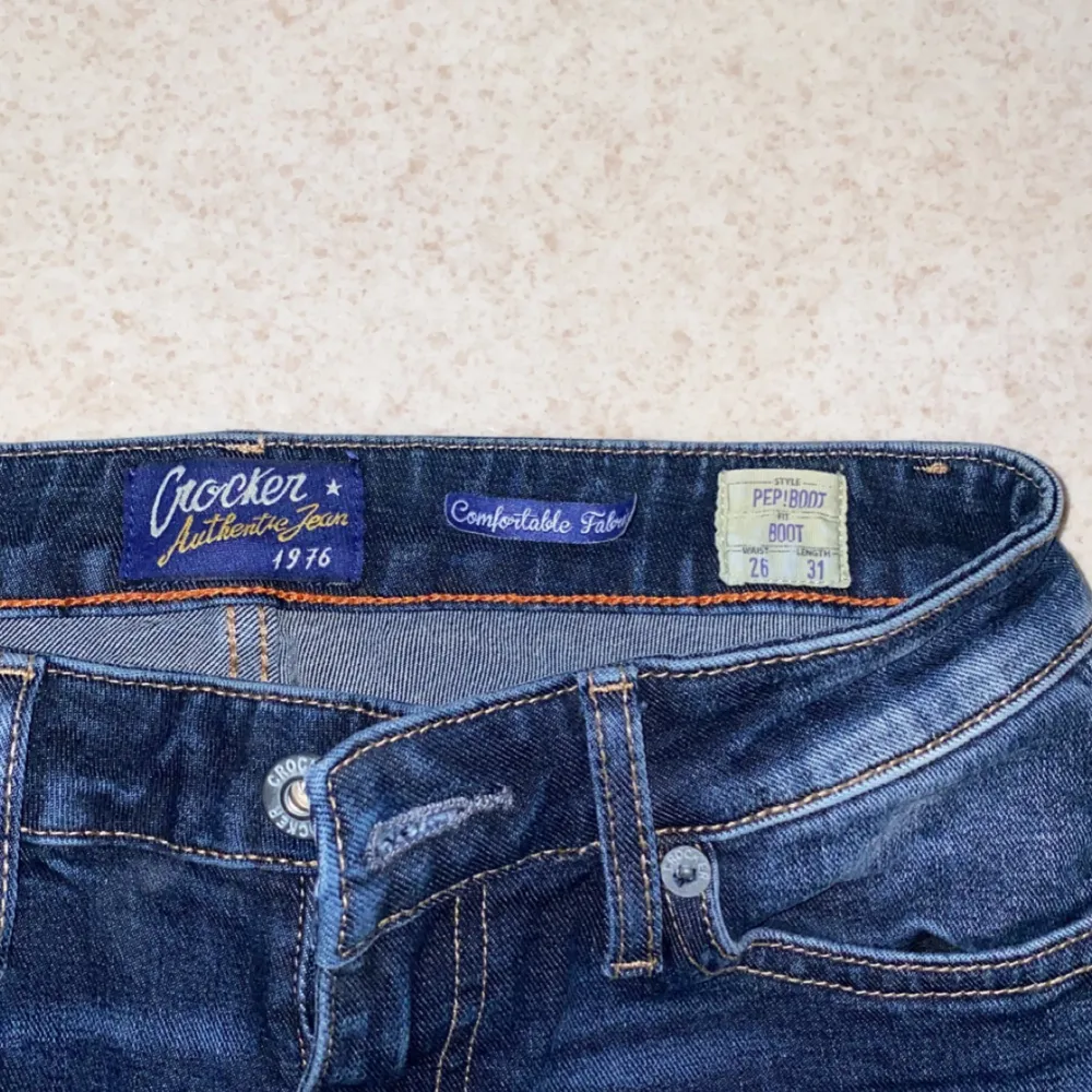 Säljer dessa Lågmidjade jeans bootcut därför jag inte har någon användning av dem. Vintage. Sitter som xs/s. Jeans & Byxor.