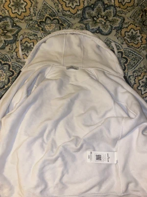 Stone island hoodie - Äkta stone island hoodie. Köpt ungefär 1 år sedan. Kvitto finns. Dm vid fler bilder