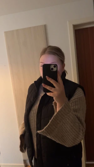 Vero Moda väst - Vero Moda väst oanvänd, endast provad Storlek M 