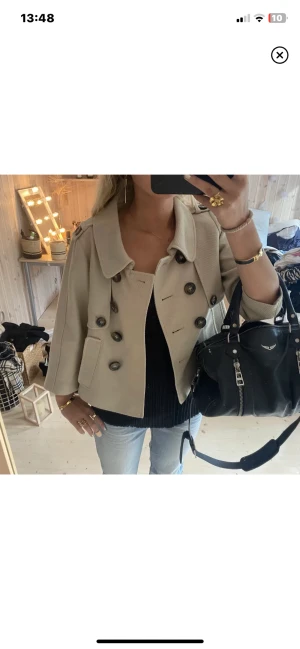 Jacka - Nypris runt 3000, märke aui set! JÄTTE bra kvalitet❤️❤️