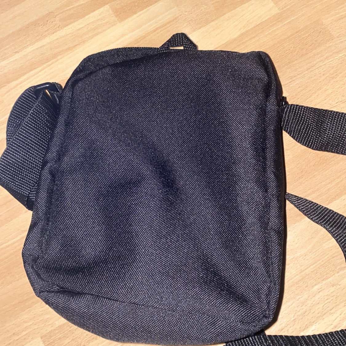 Helt ny adidas krossväska har bara använts 1 gång! - 90