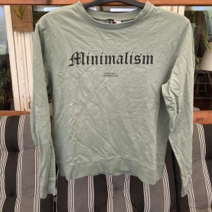 Tröja - Långärmad grön tröja, fint skick knappt använd.