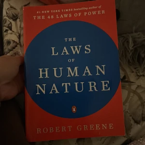 48 laws of human nature - Skit bra bok har jag hört men har inte läst eftersom att jag köpte fel bok, köpte för 299kr men säljer för 169kr❣️