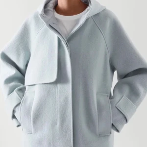 Cos jacka - Ljusblå COS jacka i bra skick!