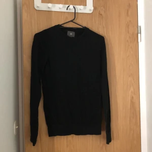 Hm tröja - Långärmad tröja från hm i storlek xs. Tröjan är i ett jätte skönt material, tröjan är i använt skick men har mer att ge